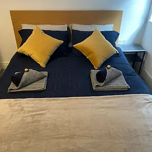 Queens - Lovely Entire Apartment Sheffield